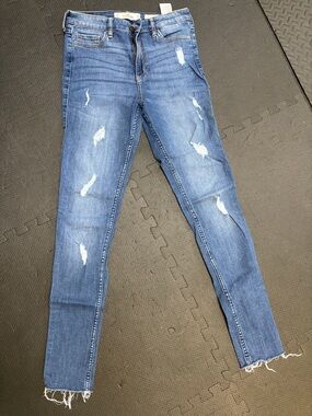 Hollister High Rise Super Skinny Distressed Jeans in Medium Blue Wash 7L